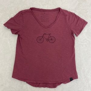 United by Blue 100% organic cotton v neck teeshirt w/ a bicycle. Size XL. EUC